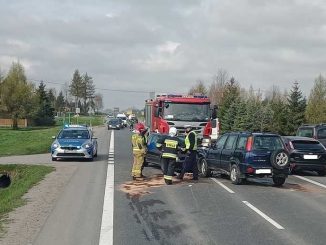 Zderzenie trzech samochodów na drodze krajowej
